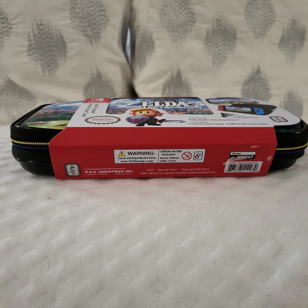 Nintendo Switch Game Traveler Deluxe Travel Case (Zelda Theme)